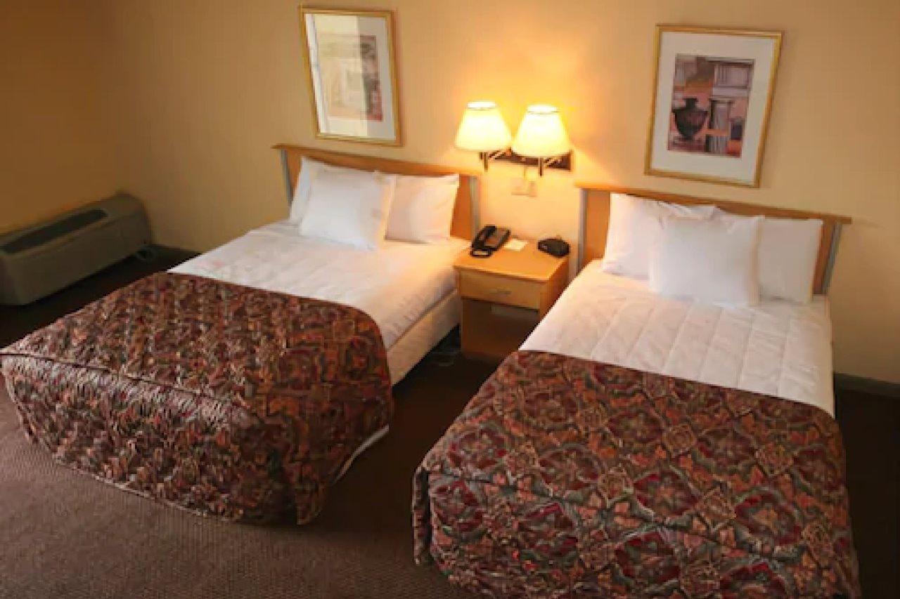 Knights Inn Six Flags Lodge West Chambre photo